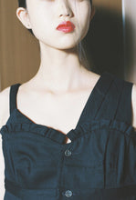 画像をギャラリービューアに読み込む, black denim camisole gilet