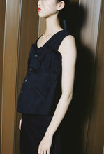画像をギャラリービューアに読み込む, black denim camisole gilet