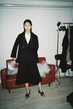 画像をギャラリービューアに読み込む, a-line black denim jacket