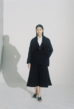 画像をギャラリービューアに読み込む, a-line black denim jacket